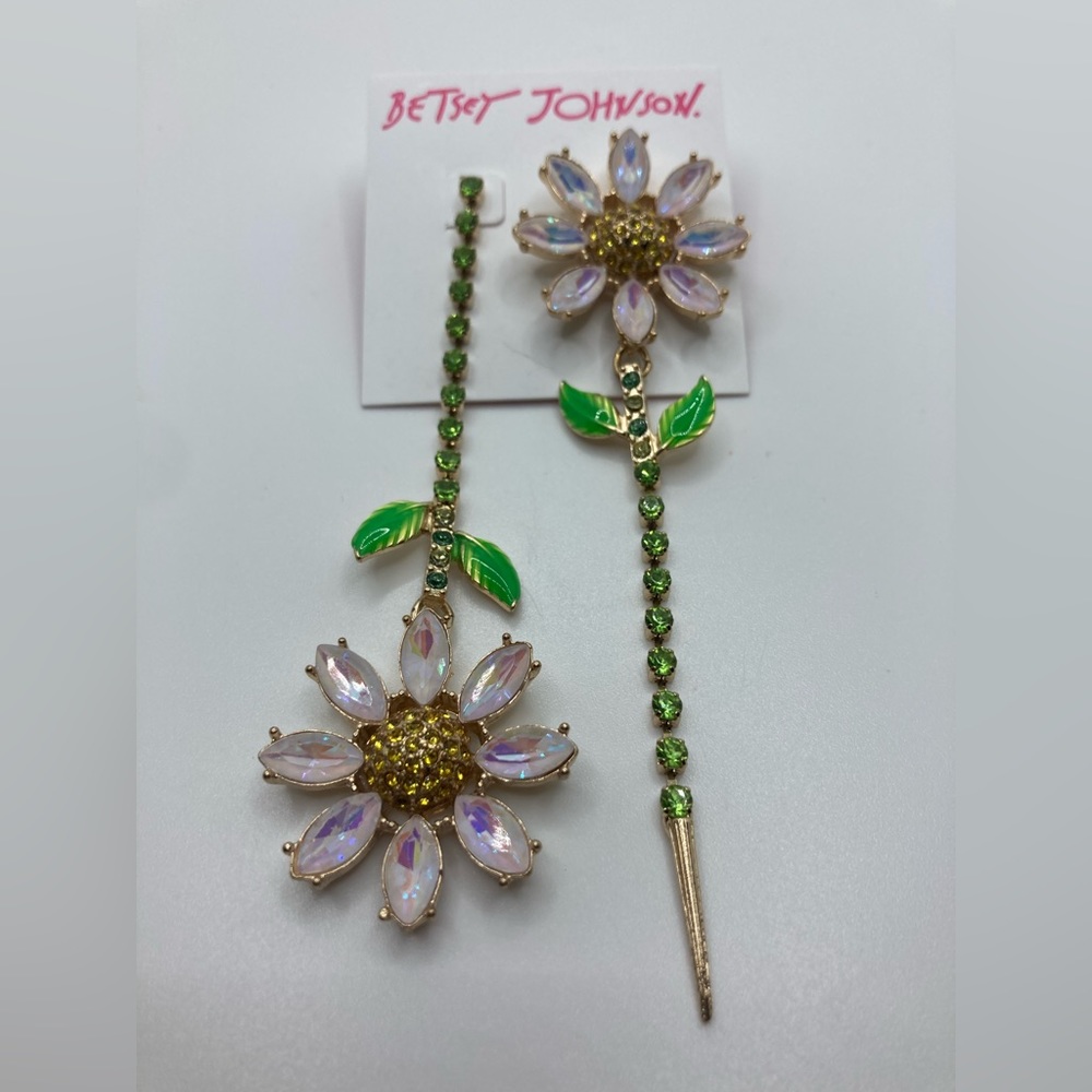 BETSEY JOHNSON Mismatched Daisy Drop Dangle Earrings Crystal NWT FREE SHIPPING - Picture 2 of 5